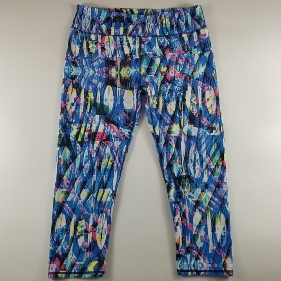 Fabletics Salar Capri in Reef Print, size Large. - Picture 8 of 9